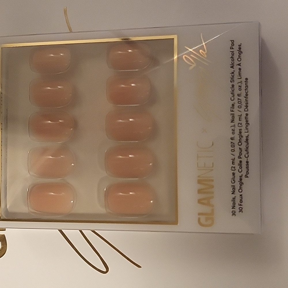 Glamnetic Nails NWT